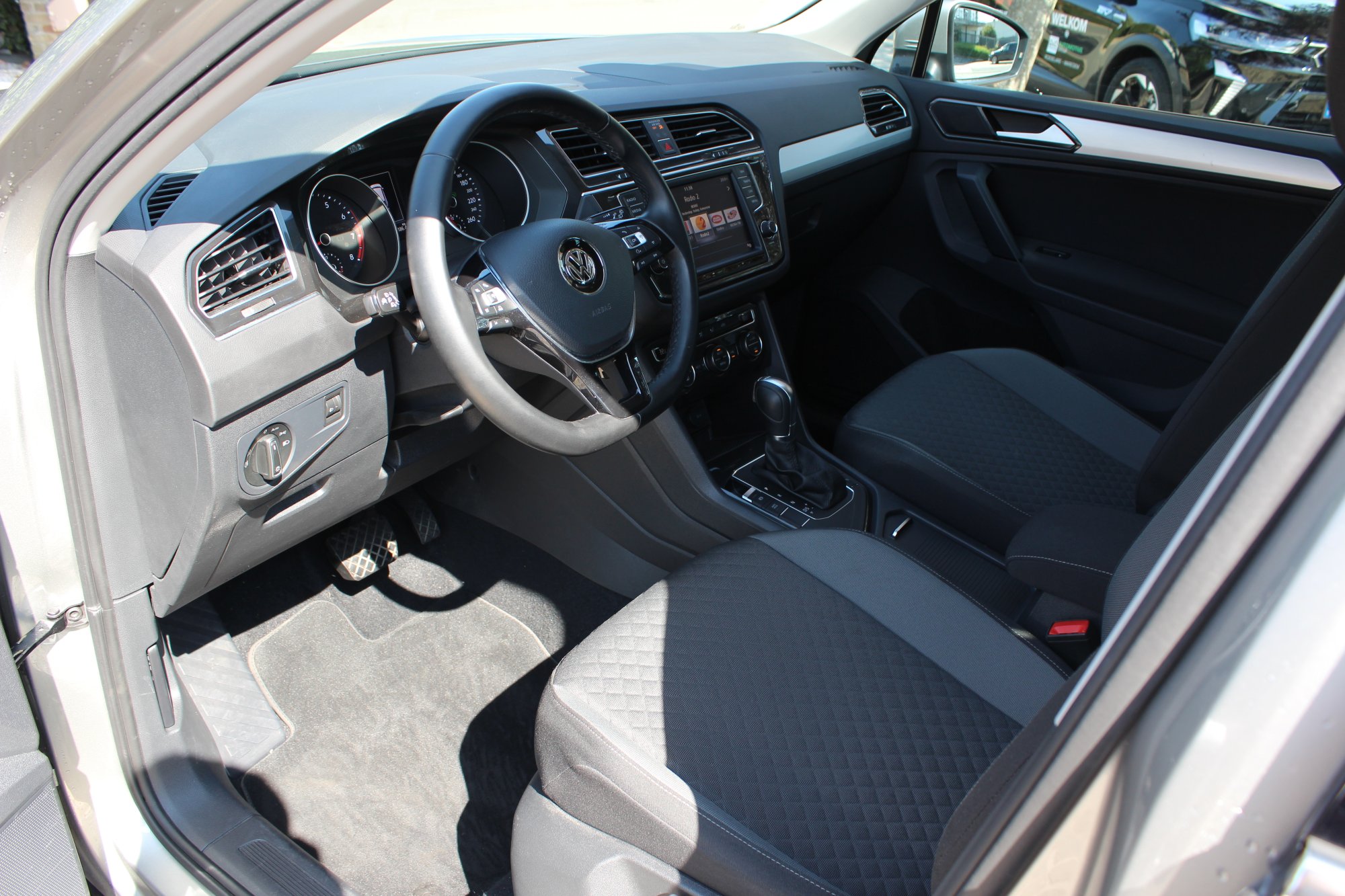 Volkswagen Tiguan - foto 11